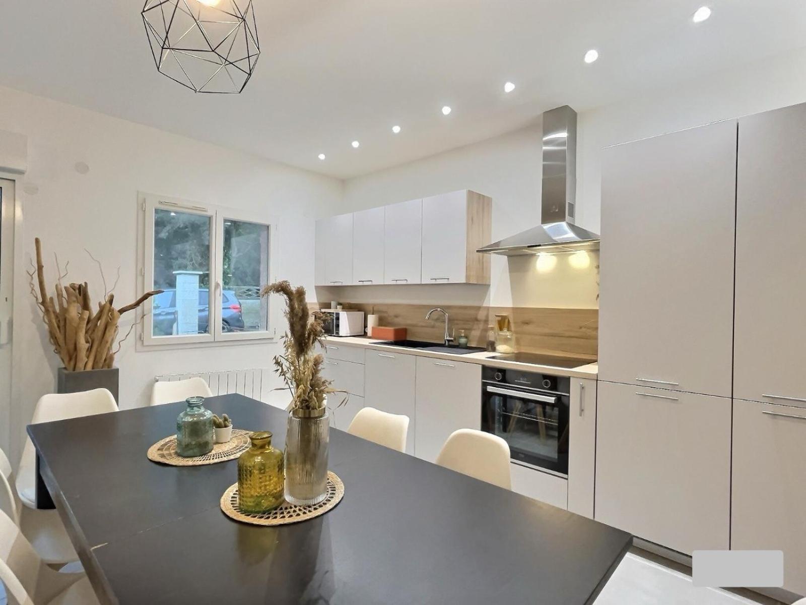 Maison Renovee 12 Pers 15mn De Lyon,35mn Eurexpo Villa