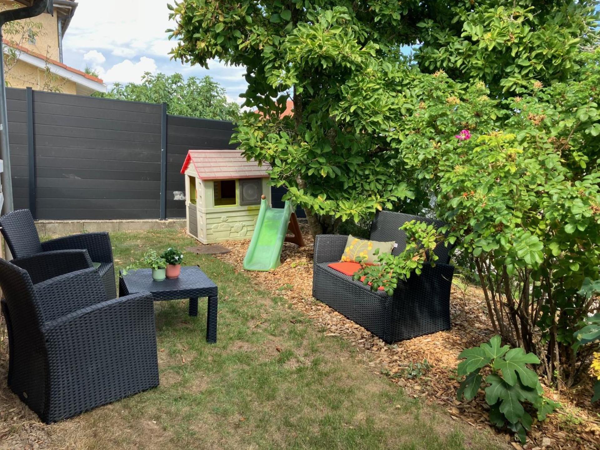 Maison Renovee 12 Pers 15mn De Lyon,35mn Eurexpo Brindas