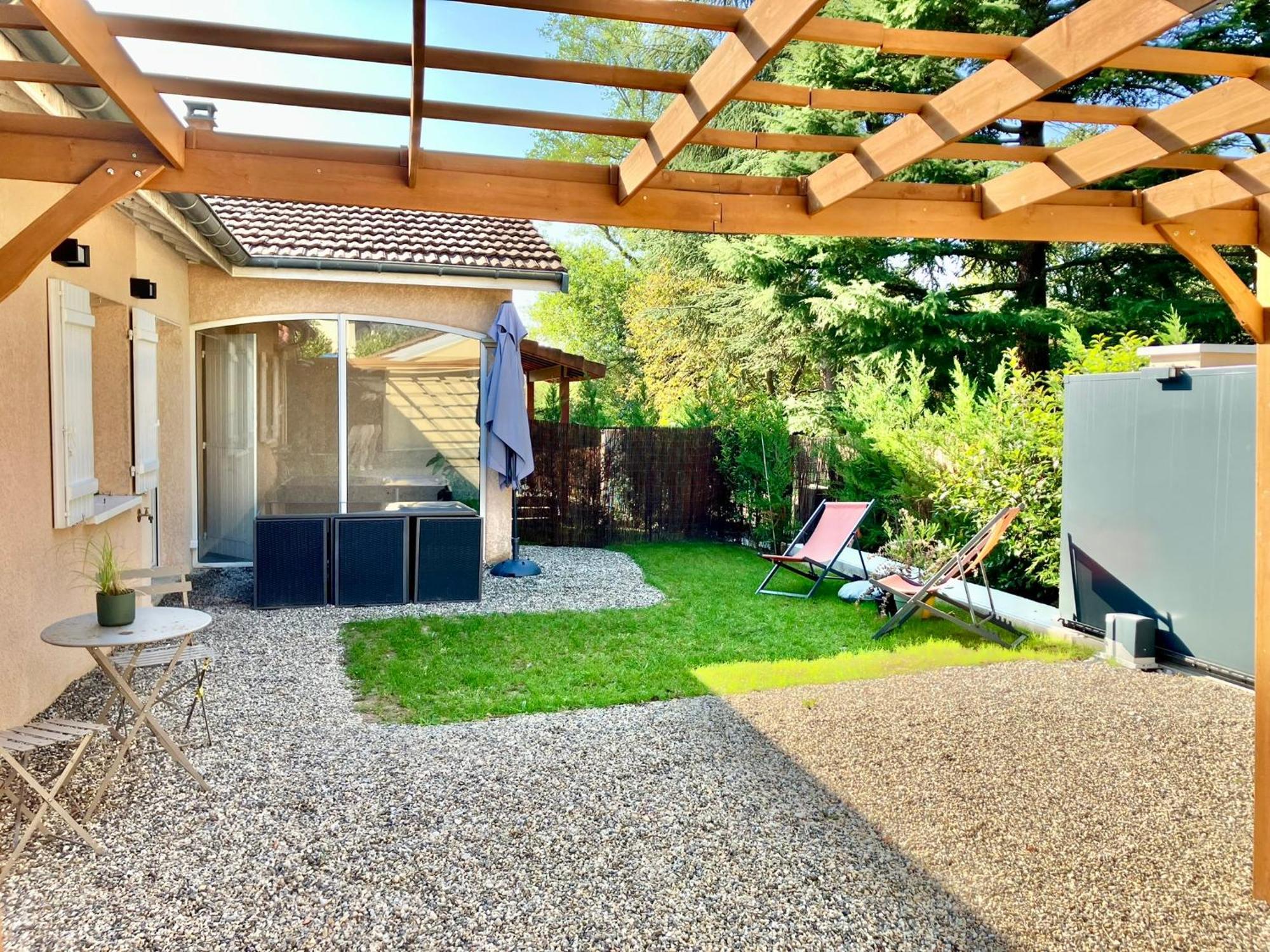 Villa Maison Renovee 12 Pers 15mn De Lyon,35mn Eurexpo