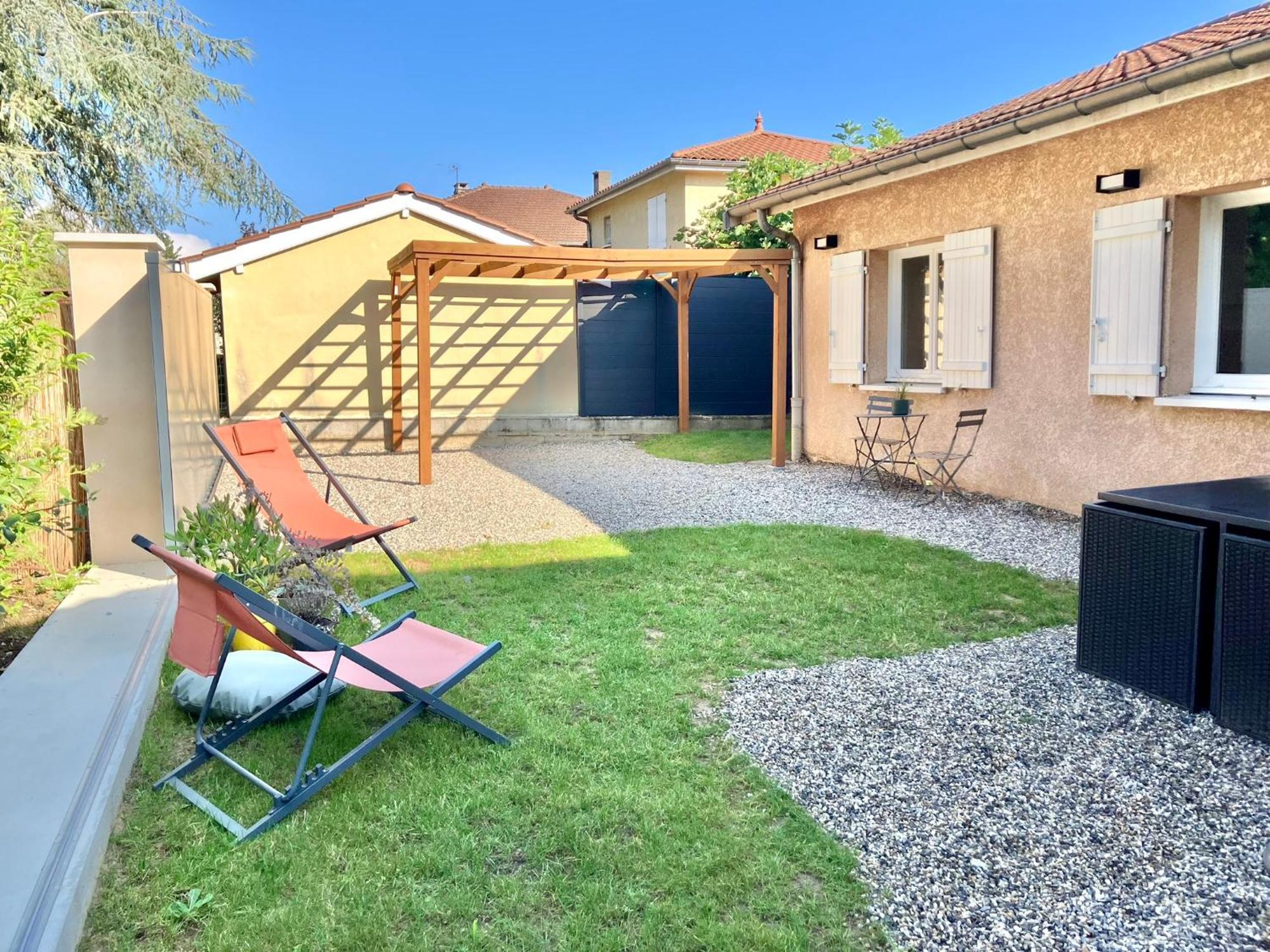 Maison Renovee 12 Pers 15mn De Lyon,35mn Eurexpo