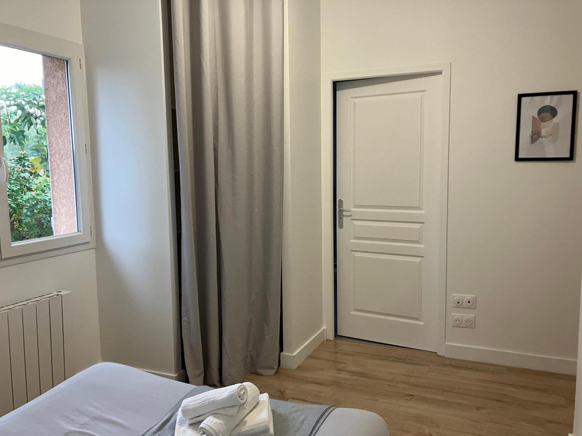 Maison Renovee 12 Pers 15mn De Lyon,35mn Eurexpo * Brindas